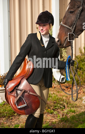 Femme avec cheval Banque D'Images