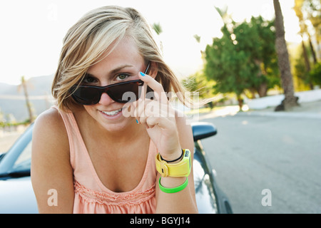 Woman wearing sunglasses Banque D'Images