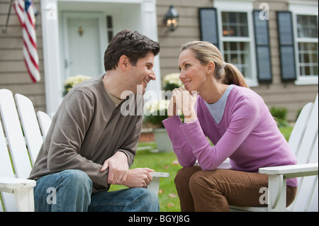 Couple in front of house Banque D'Images