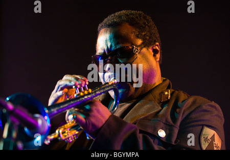 Le trompettiste de jazz Wallace Roney jouant 'Kind of Blue' avec la bande qu'à Hay Festival 2009. Banque D'Images