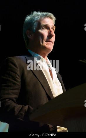 Jeremy Paxman, journaliste britannique, auteur et animateur de télévision photographié à Hay Festival 2009. Banque D'Images