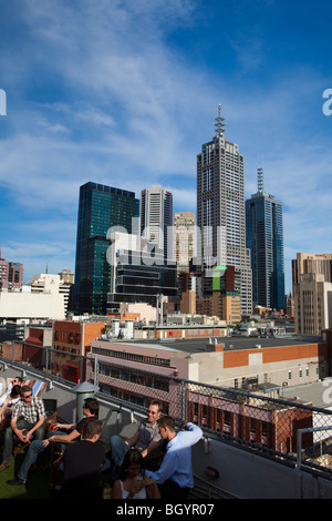 Le soir, un bar sur le toit et le cinéma, Melbourne, Australie Banque D'Images