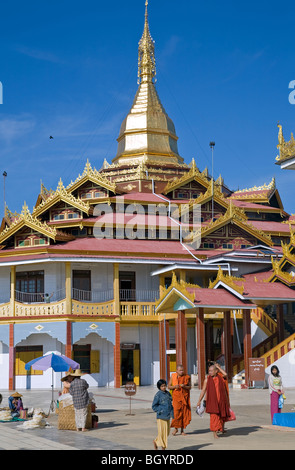 La pagode Phaung Daw OO Paya. Village Ywama. Lac Inle. Myanmar Banque D'Images