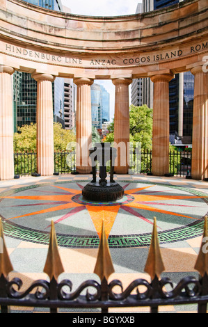 BRISBANE, AUSTRALIE - Brisbane ANZAC War Memorial avec flamme éternelle Banque D'Images