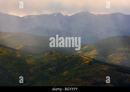 Vue sur les montagnes Rocheuses du Mont Evans Recreation Area, Arapaho National Forest, Colorado. Banque D'Images
