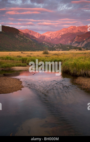 Lever du soleil au Parc Moraine, Rocky Mountain National Park, Colorado. Banque D'Images