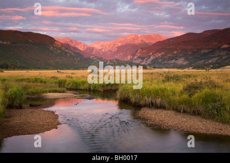 Lever du soleil au Parc Moraine, Rocky Mountain National Park, Colorado. Banque D'Images