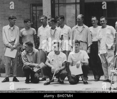 L'AC. FEAF, Tokyo --- montré après leur retour à la liberté à Hongkong sont onze officiers et aviateurs de l'Armée de l'air, les membres de l'équipe Banque D'Images