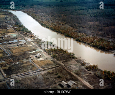 Photo montre la détérioration de la végétation, probablement causé par l'agent Orange ou un semblable défoliant utilisée pendant la guerre du Vietnam. Banque D'Images