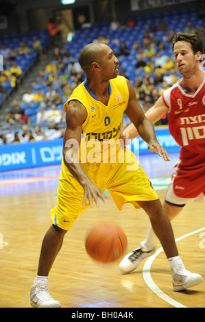 Derrick Sharp (né le 5 octobre 1971) est un joueur professionnel de basket-ball American-Israeli. Joue actuellement pour le Maccabi Tel-Aviv Banque D'Images