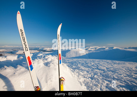 Le pic de Grand Dodd, à 2800 pieds, sur la fin de la gamme Helvellyn dans le Lake District, UK, avec des skis de fond Banque D'Images