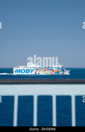La Moby Line ferry sur la mer Méditerranée. Banque D'Images