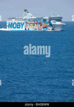La Moby Line ferry sur la mer Méditerranée. Banque D'Images