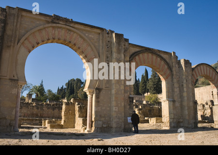 Cordoue, Espagne. Le grand portique à Medina Azahara ou Madinat al Zahra palace ville. Banque D'Images