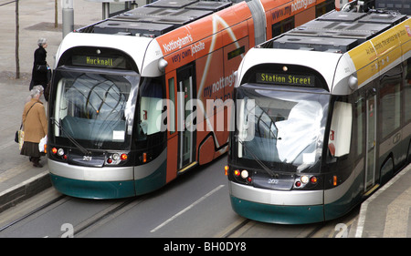 Un système de tramway moderne à Nottingham, Angleterre, Royaume-Uni Banque D'Images