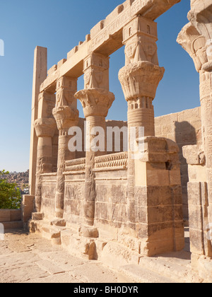 Le petit temple d'Hathor au Temple à Isis, Horus et Osiris sur l'île de Philae sur le Nil en Egypte Banque D'Images