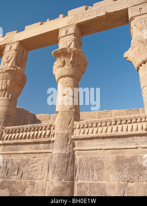 Le petit temple d'Hathor au Temple à Isis, Horus et Osiris sur l'île de Philae sur le Nil en Egypte Banque D'Images