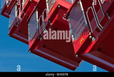 Close up sur les cabines rouges d'une grande roue au Navy Pier, Chicago Banque D'Images