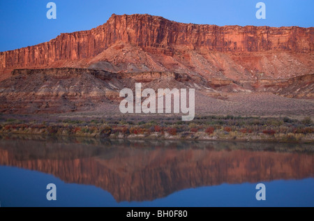 La Green River au labyrinthe, le long de la Rim Trail blanc de l'île, dans le ciel, District Canyonlands National Park, près de Moa Banque D'Images