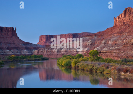 La Green River au labyrinthe, le long de la Rim Trail blanc de l'île, dans le ciel, District Canyonlands National Park, près de Moa Banque D'Images