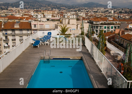 Nice, France, Grand angle, vue sur le paysage urbain, terrasse sur le toit et piscine, Hôtel touristique, 'Splendid Hôtel', côte d'azur luxe Banque D'Images