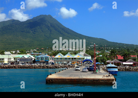 Front de mer à Charlestown Nevis. Caraïbes Banque D'Images