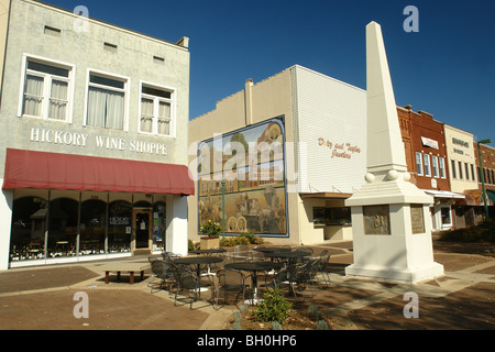 Hickory, NC, Caroline du Nord, du centre-ville, rue piétonne, café, vin shoppe Banque D'Images