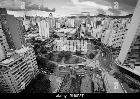 Vue aérienne de Raul Soares Square, dans le centre-ville de Belo Horizonte, Minas Gerais, Brésil. Banque D'Images