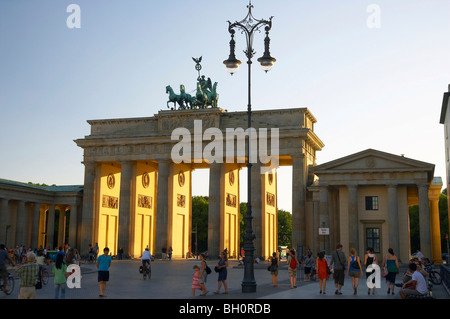 Trimestre avec les bureaux gouvernementaux de Berlin Mitte (centre), Brandenburger Tor, Spree, Brandenburg, Germany, Europe Banque D'Images