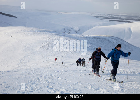 Partie de ski alpinisme sur la Pentland Hills près d'Édimbourg, Écosse Banque D'Images