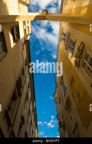 Façades de maisons anciennes et de ciel assombri, Domgasse, Linz, Haute Autriche, Autriche Banque D'Images