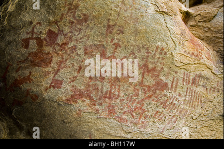 Peintures rupestres préhistoriques en montagnes Latmos, Bafa Lake National Park Turquie Banque D'Images