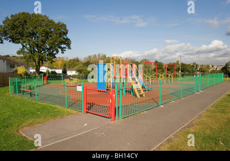 Une aire de jeux / jeux pour enfants à Redditch Worcestershire Banque D'Images