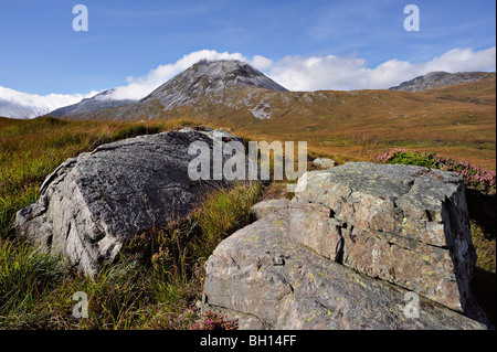 Collines et de landes et de roches sur l'île de Jura, le sud-ouest de l'Écosse au Royaume-Uni. Banque D'Images