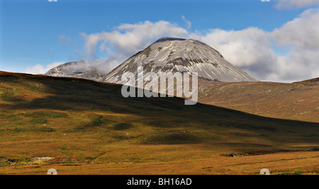 Hills et la lande sur l'île de Jura, le sud-ouest de l'Écosse au Royaume-Uni. Banque D'Images