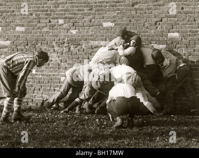 ETON WALL GAME à propos 1908 Banque D'Images