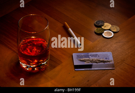 Conceptual image montrant l'alcool, tabac, drogues d'habitudes ou de la toxicomanie. Banque D'Images