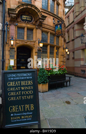 Enseigne à l'extérieur d'un pub dans le centre de Manchester en Angleterre Angleterre Europe Banque D'Images