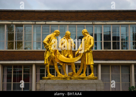 Golden Boys de Birmingham avec Statue de Matthew Boulton et James Watt William Murdoch le long de Broad st Birmingham UK Banque D'Images
