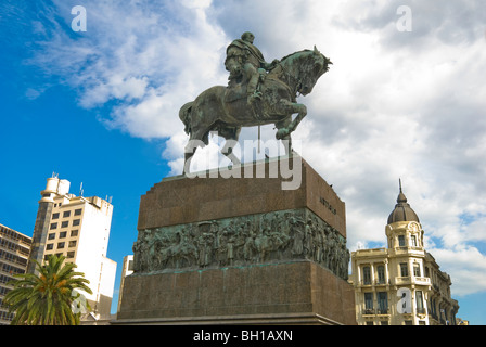 Statue du général José Artigas à cheval à la place de l'indépendance, Montevideo, Uruguay Banque D'Images