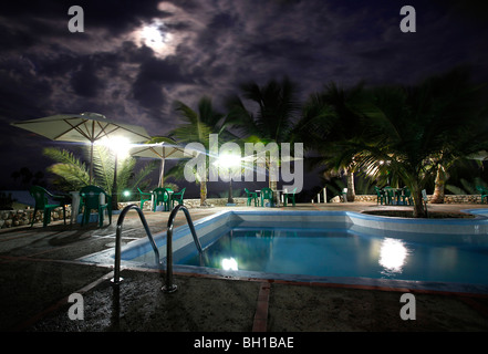 Piscine de l'hôtel clair de lune près de Barahona, dans le sud-ouest de la République Dominicaine Banque D'Images