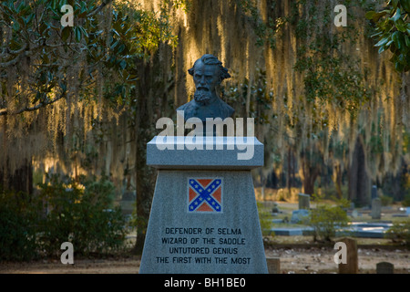 Tombeau du général confédéré Nathan Bedford Forrest, vieux chêne de cimetière, Selma, Alabama Banque D'Images