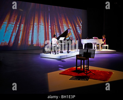 Pianistes de concert sur scène à un endroit. S. E. Asie Thaïlande Banque D'Images