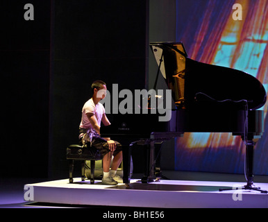 Pianiste de concert sur scène à un endroit. S. E. Asie Thaïlande Banque D'Images