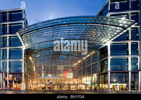La gare centrale, dans la soirée, Berlin, Germany, Europe Banque D'Images