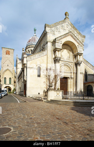 Basilique Saint Martin, St Martin's Basilica et Tour Charlemagne, la Tour Charlemagne, Chemins de Saint-Jacques, via Turonensis Banque D'Images