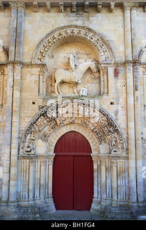 L'église Saint Hilaire de Melle, entrée nord avec sculptures équestres, Chemins de Saint-Jacques, via Turonensis, Département Deux-Se Banque D'Images