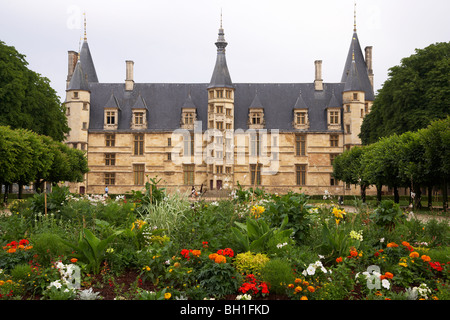 Palais ducal, Loire, le Chemin de Saint-Jacques de Compostelle, Chemins de Saint-Jacques, Via Lemovicensis, Nevers, Nièvre, Bourgogne, France, E Banque D'Images