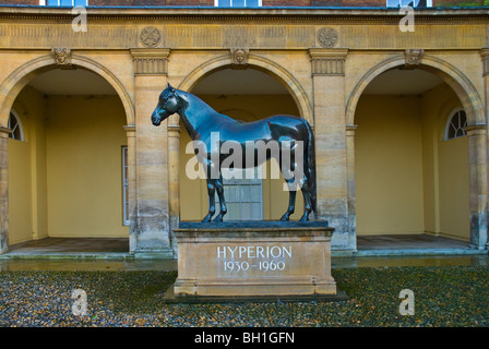 Statue d'Hyperion Jockey Club et Musée des courses de chevaux Newmarket Suffolk Angleterre Angleterre Europe Banque D'Images