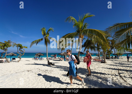 Plage de sable près de l'hôtel Sol Rio de Luna y Mares, Playa Esmeralda, Guardalavaca, Holguin, Cuba, Antilles Banque D'Images